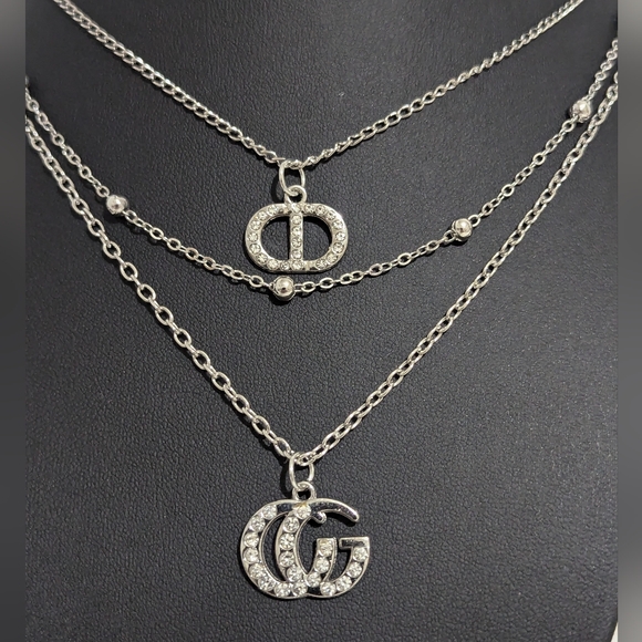 Elegant Silver Triple Layer Necklace with Crystal Details - Picture 2 of 2